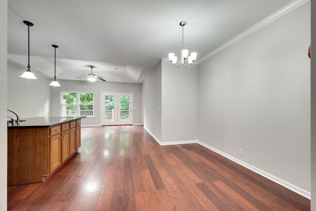 Building Photo - 902 Catlow Ct