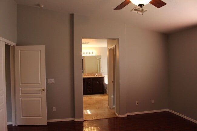 Building Photo - Large 4 bedroom home in Power Ranch