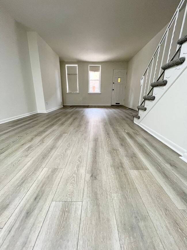 Building Photo - Fully Renovated 3-Bedroom Townhome in West Philadelphia! Available Early July!