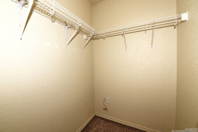 Building Photo - 3202 Eisenhauer Rd