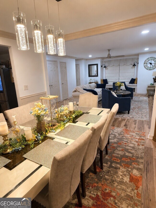 Building Photo - 8945 Carroll Manor Dr