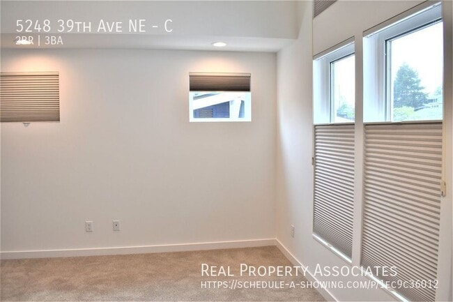 Building Photo - 5248 39th Ave NE