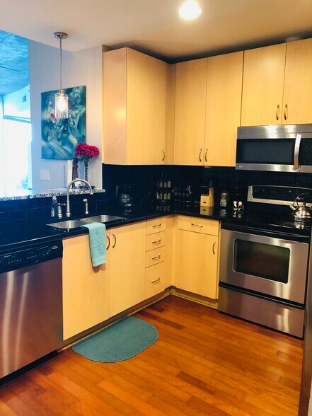 Building Photo - 860 Peachtree St NE