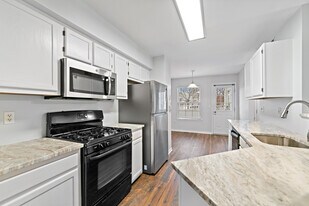 Building Photo - 2504 Cortland Ln