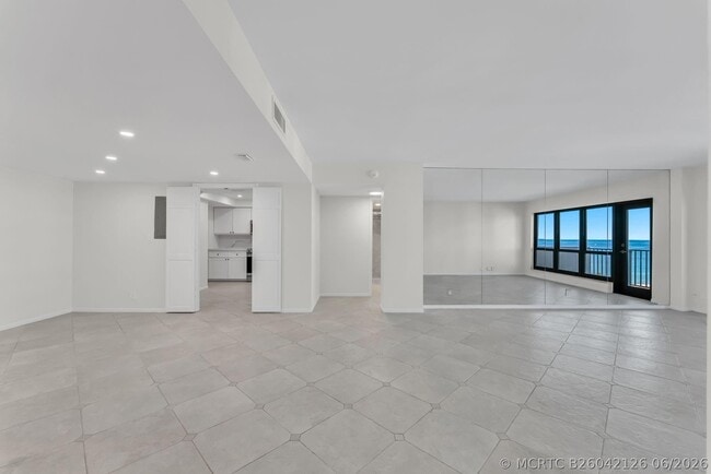 Building Photo - 5000 N Ocean Blvd