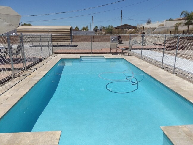 Building Photo - 3 Bedroom - 2 Bath Pool Home