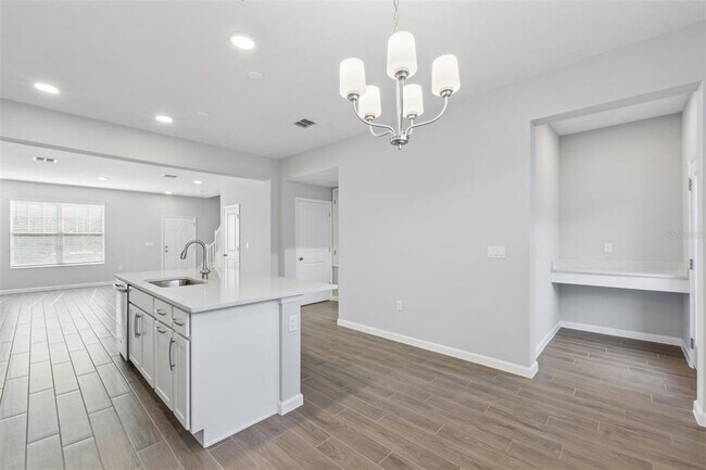 Building Photo - 510 Lady Palm St