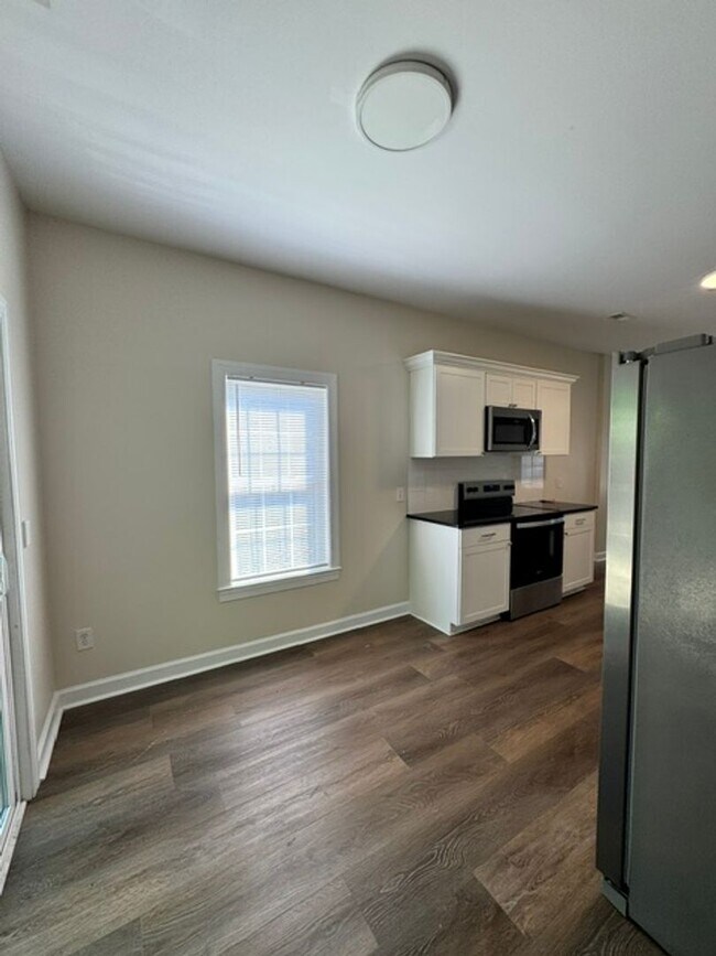 Building Photo - 150 Raye Dr