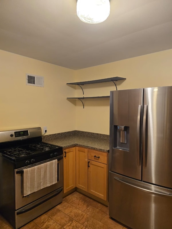 Building Photo - 2405 Sycamore St