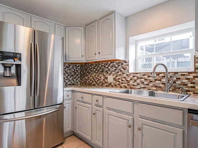 Building Photo - 1440 4th Ct