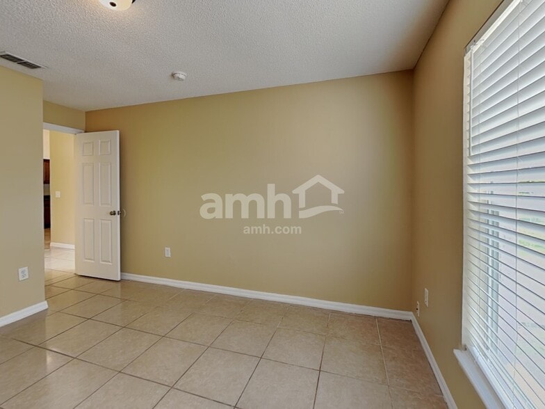 Building Photo - 950 Woodsong Way