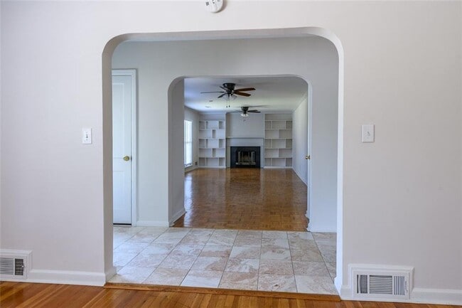 Building Photo - 1205 Spring Valley Ln NE