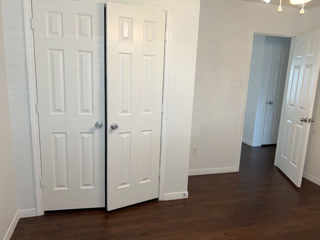 Building Photo - 3304 Catalina Dr