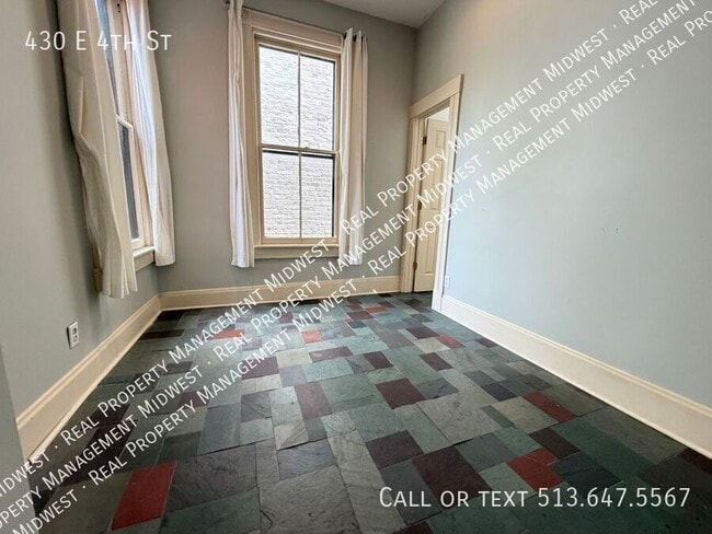Building Photo - 430 E 4th St