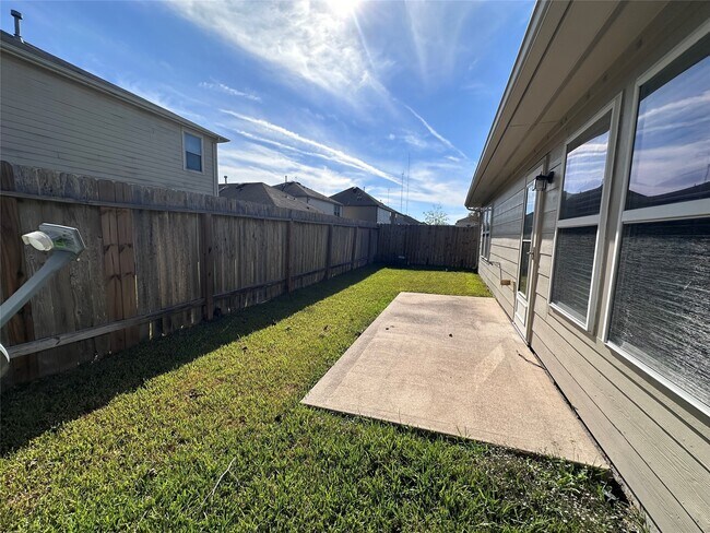 Building Photo - 2303 Summit Meadow Dr