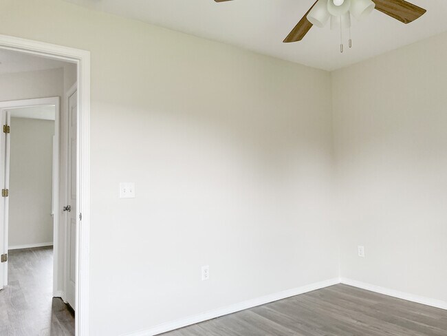 Bedroom - 704 N Cottonwood Ave