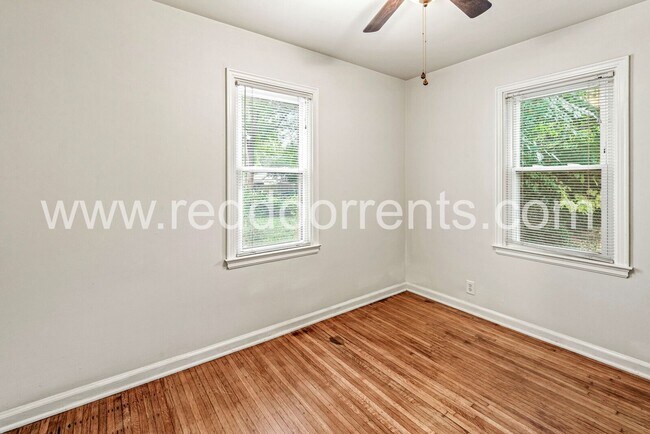 Building Photo - 4925 Crittenden Ave