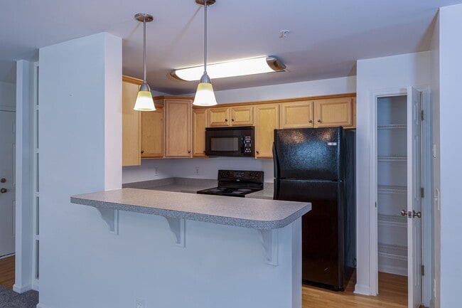 Building Photo - Cozy Greensboro 2 Bedroom 2 Bathroom Condo