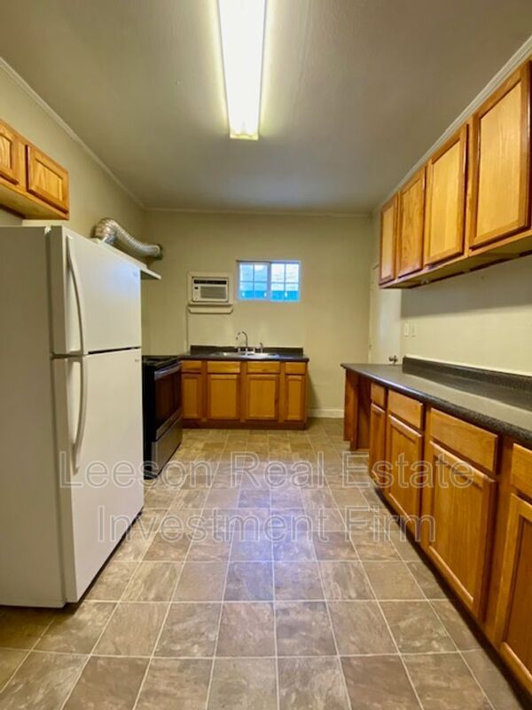 Building Photo - 649 Merrick St