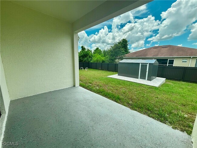 Building Photo - 4402 Golfview Blvd