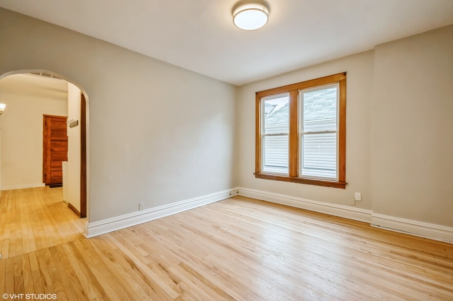 Dining Room Unit #2 - 5138 W Montrose Ave