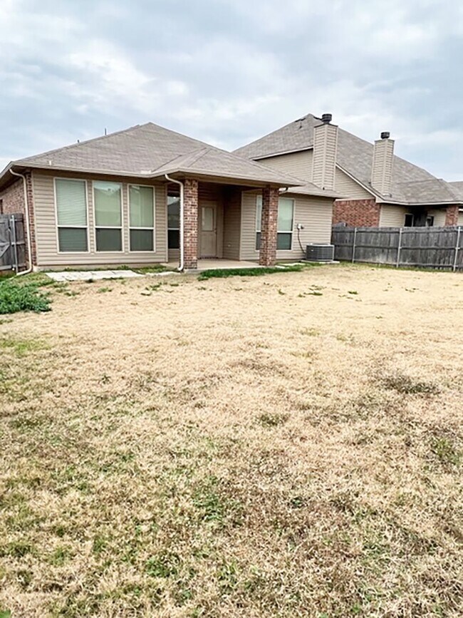 Building Photo - Great 3 Bdrm 2 Bath Home w Study in Argyle Tx