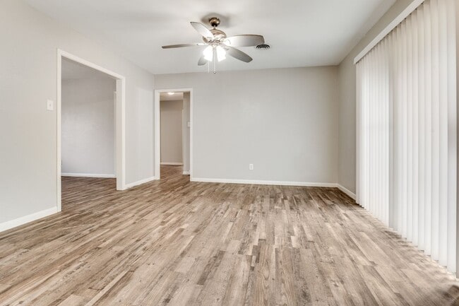 Building Photo - 404 Darlene Ln