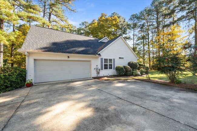 Building Photo - 43 S Lakeshore Dr