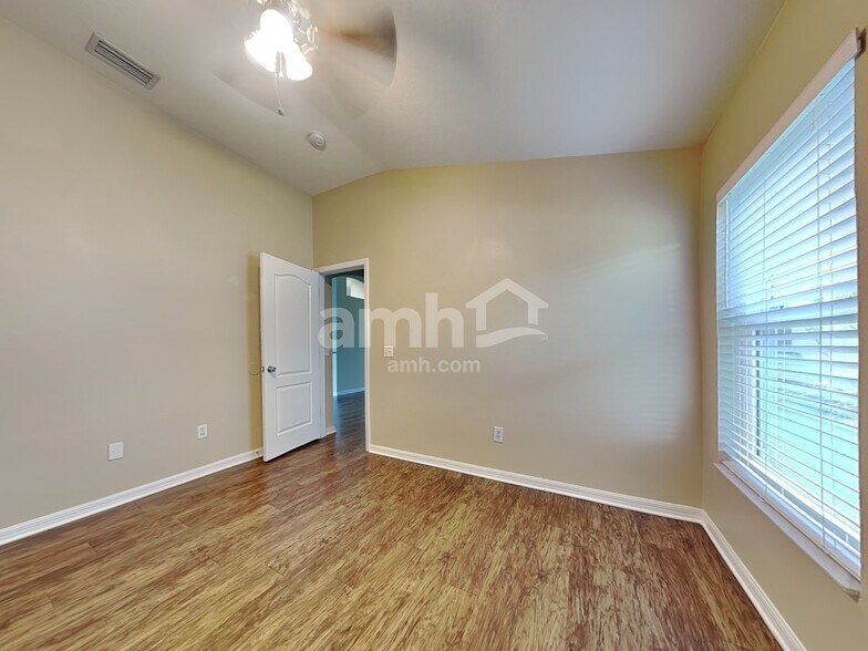 Building Photo - 4214 Hartford Lake Dr