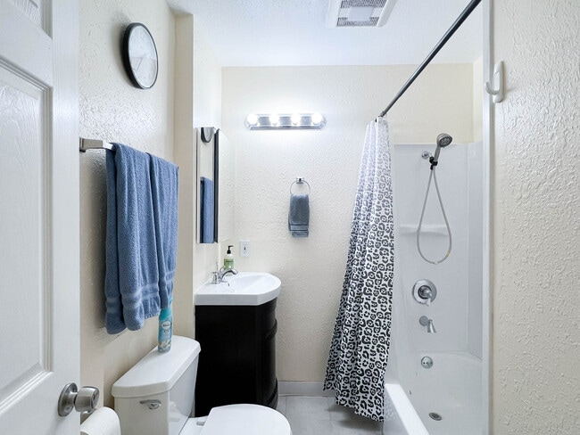 Building Photo - 3811 Resurrection Dr