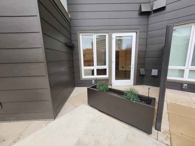 Building Photo - Brand New Urban One Bedroom Condo in Totem...