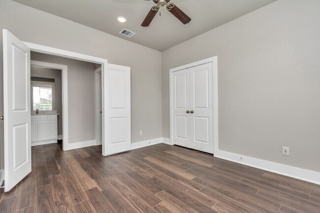 Building Photo - The Live Oak – Where Comfort Meets Conveni...
