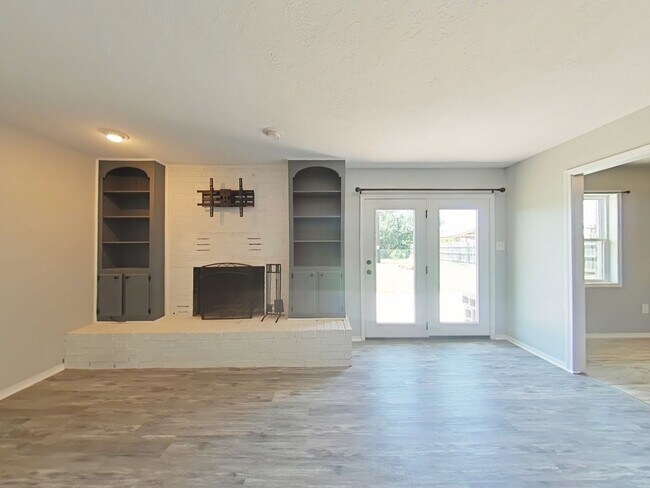 Building Photo - 7512 SW Forest Ave