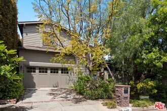 Building Photo - 11415 Albata St