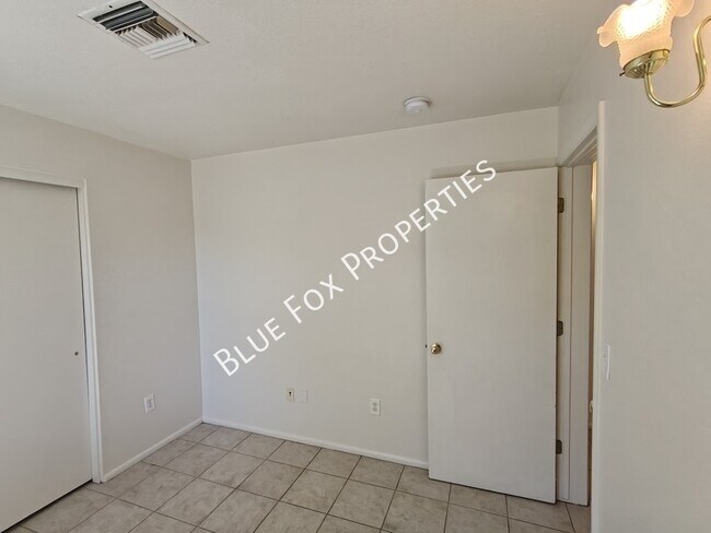 Building Photo - 3318 E Bellevue St