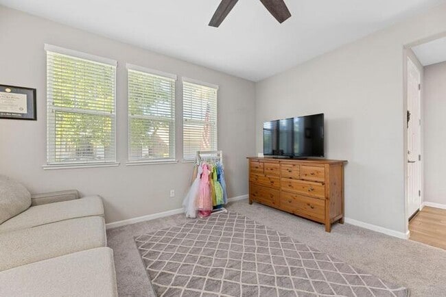 Building Photo - Beautiful 3 Bedroom PLUS bonus Room For Re...