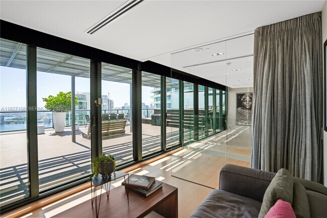 Building Photo - 650 NE 32nd St