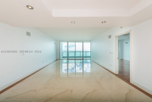 Building Photo - 1331 Brickell Bay Dr