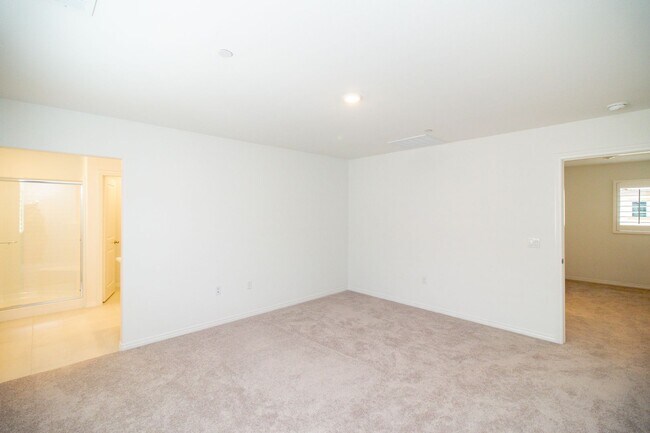 Building Photo - Brand New 3 Bed / 3 Bath Townhome In River...