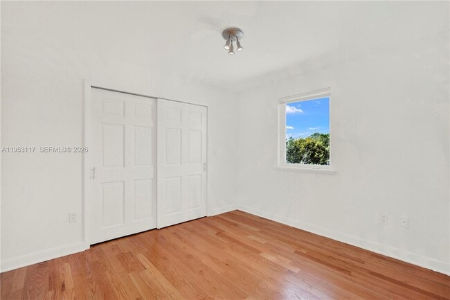 Building Photo - 527 SW 20th Rd