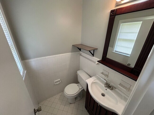 Building Photo - 3br 1.5 BA with fence