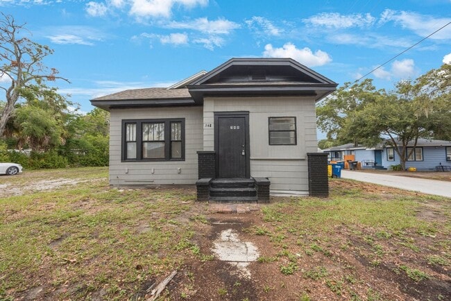 Building Photo - Large 3bdrm/1bath/+ bonus room ***Section ...