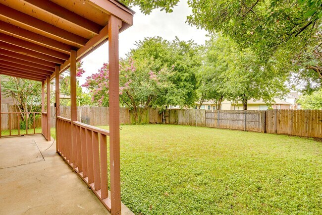 Building Photo - Great Large 4 Bedroom, 2.5 Bath Home Ready for New Tenants- Crowley ISD- 76123