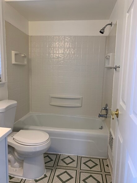 Building Photo - 3340 W Galbraith Rd