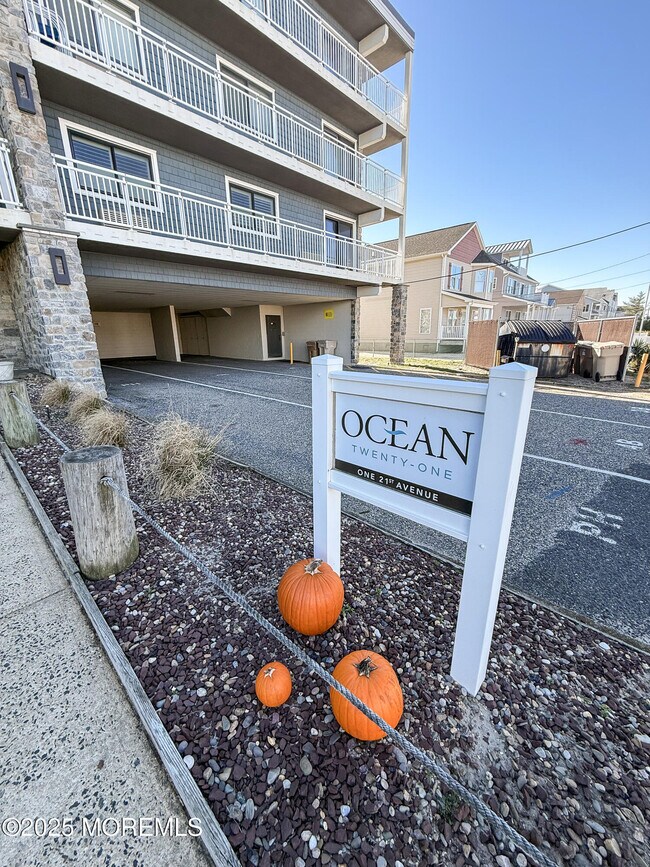 Building Photo - 1 21st Ave