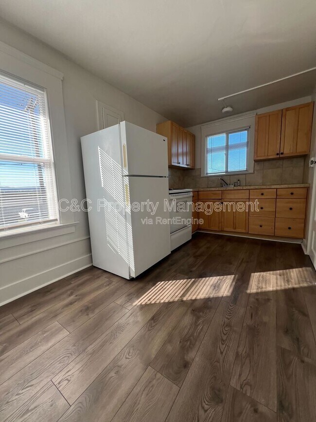 Building Photo - 1200 W Market Cir