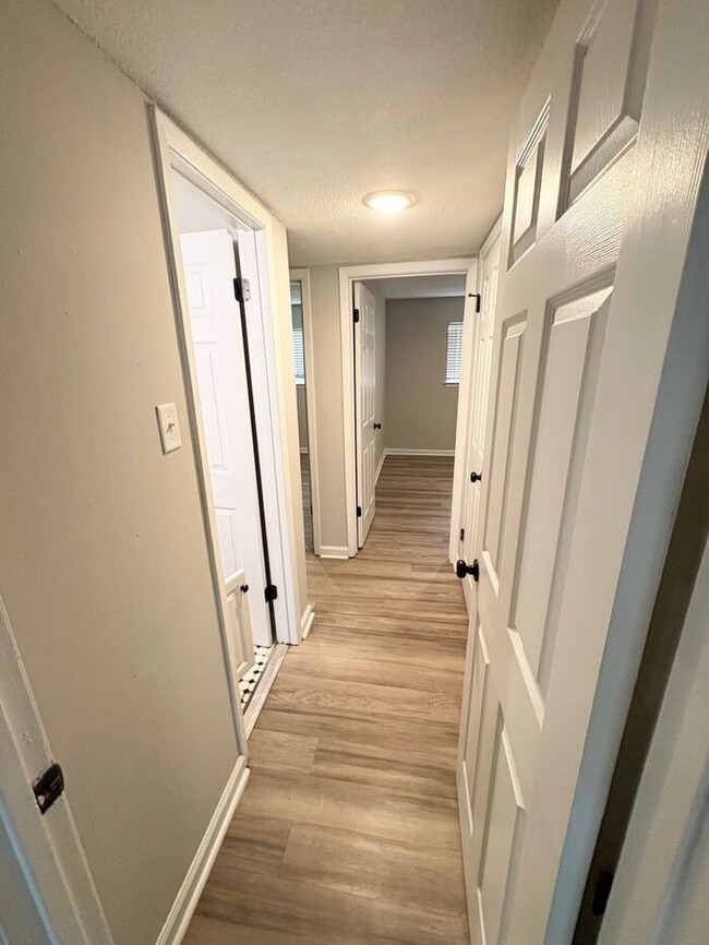 Building Photo - LIVE AT THE DEN THIS WINTER — FREE RENT + $995 SPECIAL