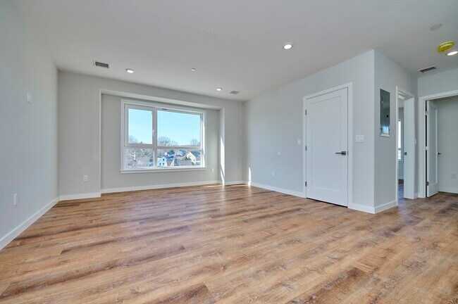 Building Photo - 510 Willard St