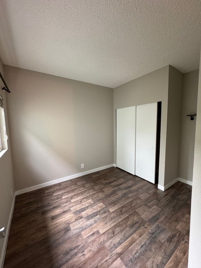 Building Photo - 2 Bedroom 2.5 Bathroom Condo for Rent Sout...