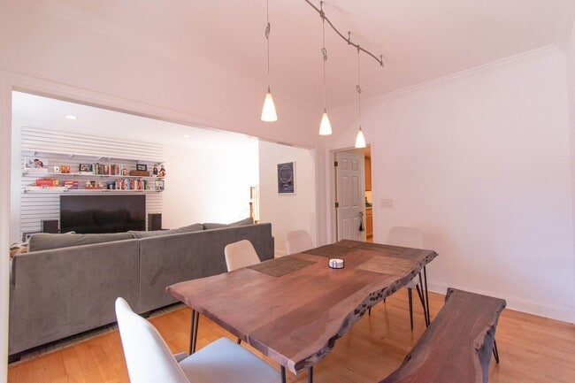 Building Photo - Amazing Downtown Campbell Location * Hardw...